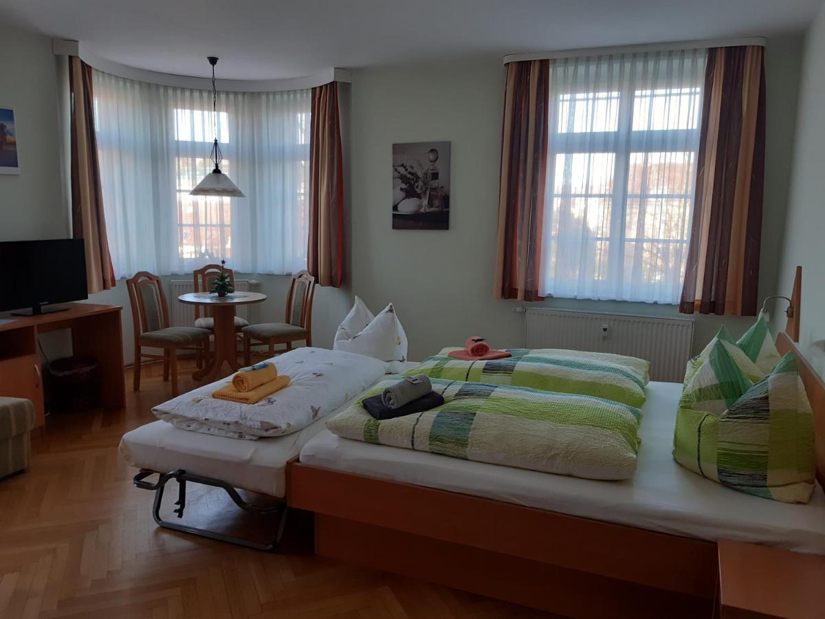 เพนชั่น เชินเนอ Hotel Grossrohrsdorf ภายนอก รูปภาพ